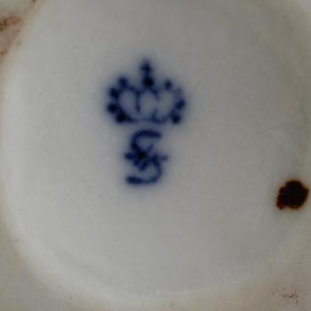 FIGURER, 5 st, porslin, Sitzendorf, 1900-talets första hälft.