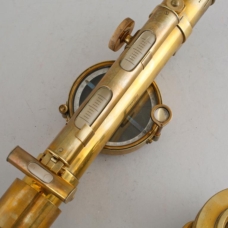 A brass surveyor's level, made by Stanley in London, first half of the 20th century.