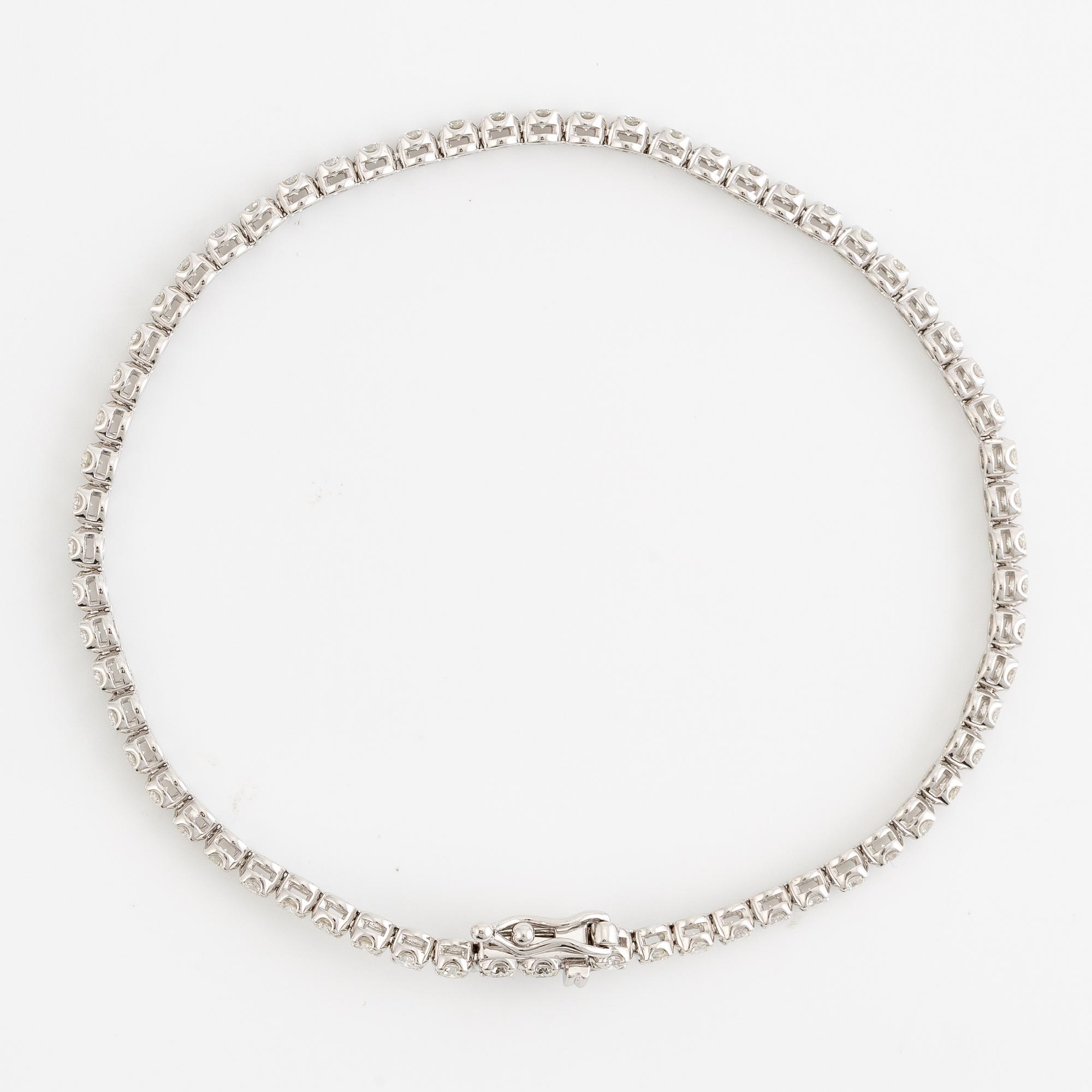 Tennis bracelet 18K white gold with brilliant-cut diamonds.