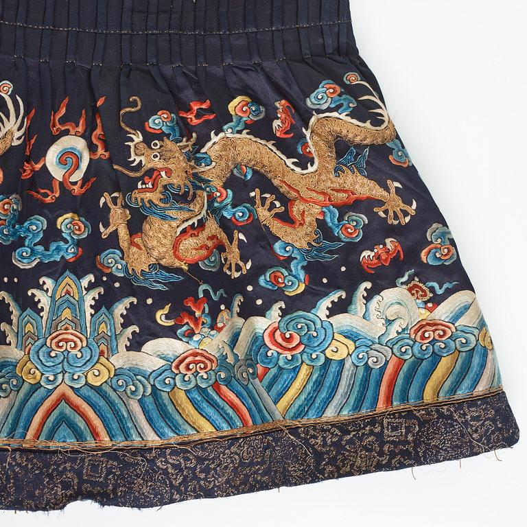 A Chinese robe, embroidered silk. Qing dynasty (1644–1911).