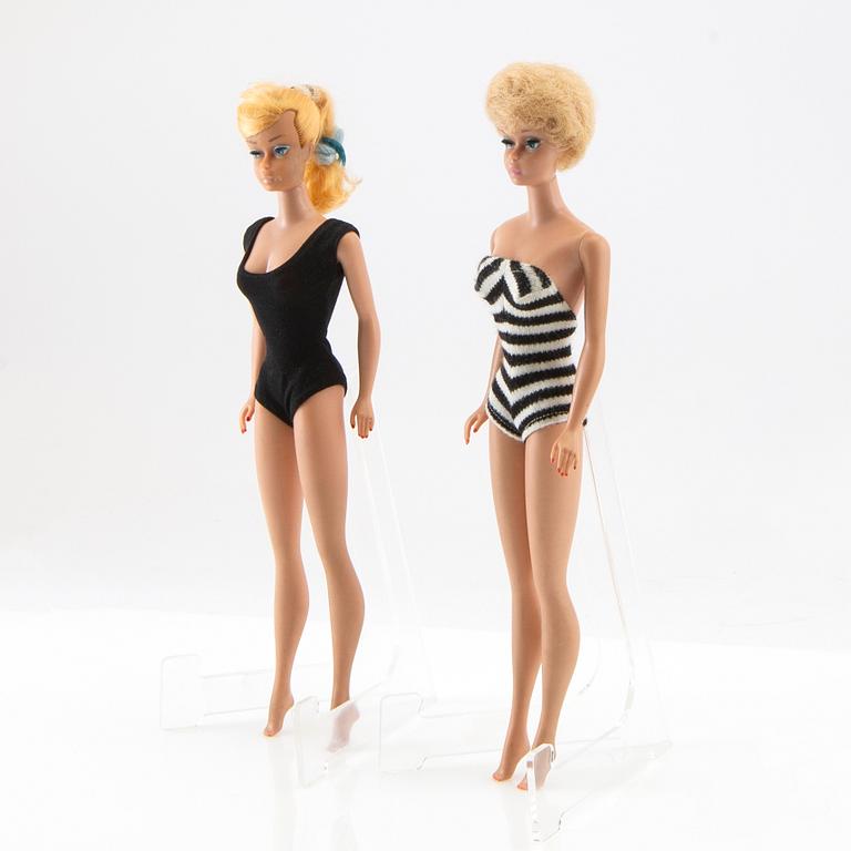 Barbie, dockor, vintage 2 st, Mattel 1960-tal med diverse kläder samt en original ask.