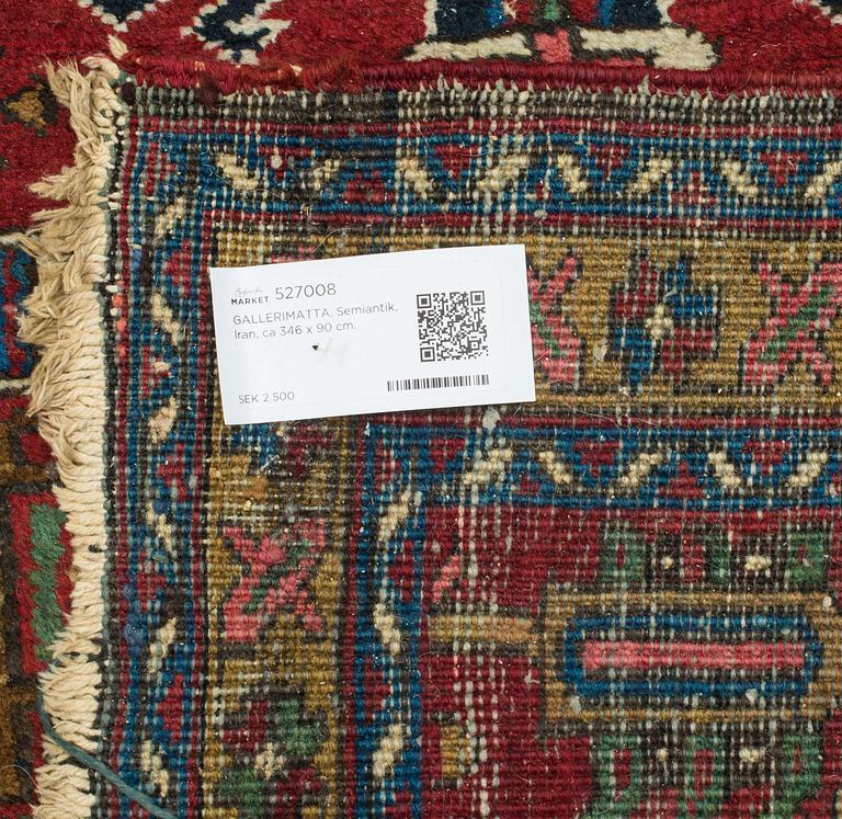 GALLERIMATTA. Semiantik, Iran, ca 346 x 90 cm.