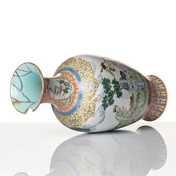 A Chinese Republic famille rose Vase, 20th century.