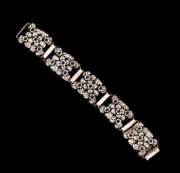 HÄNGE SAMT ARMBAND, silver, 1900-talets mitt. Total vikt ca 52 gram.