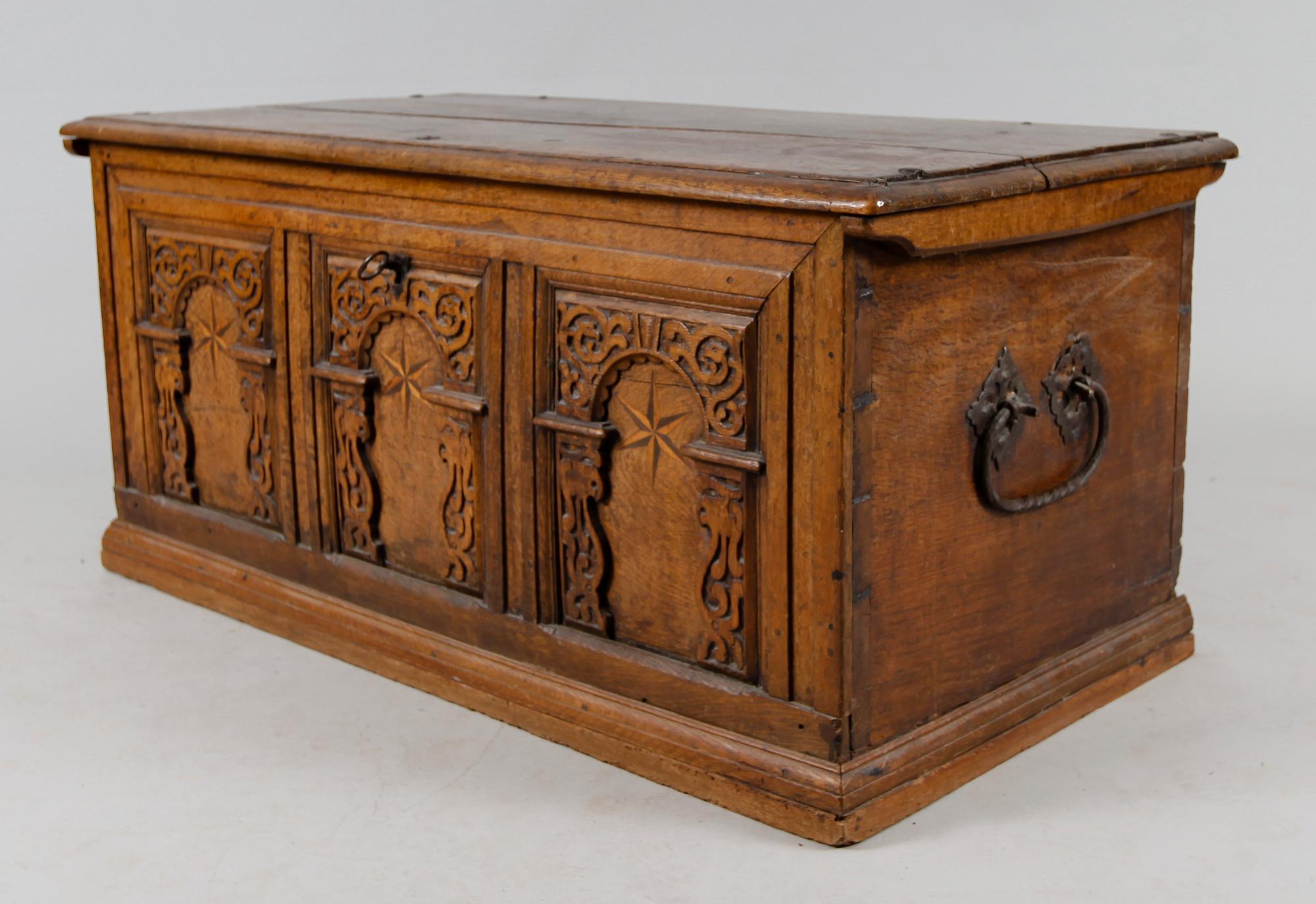 CASSONE, betsat trä, 1700-tal.