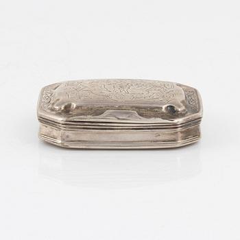 Dosa, silver, otydlig mästarstämpel, möjligen för Conrad Klepperbein, (verksam i Malmö 1695-1710) .