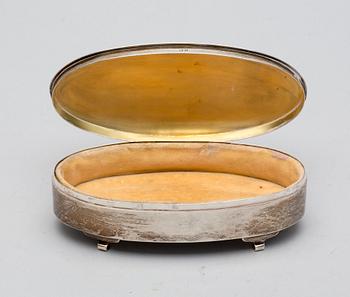 SMYCKESKRIN, silver, troligen S G Jacobs, Birmingham, England. 1919. Vikt 380 gram.