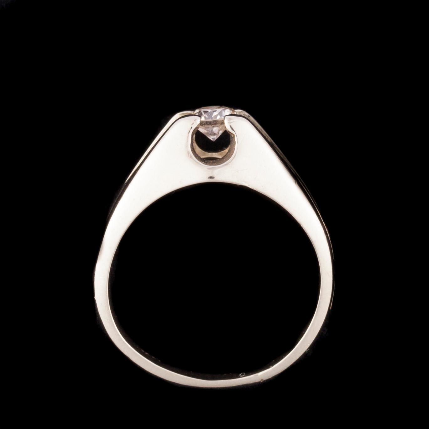 RING, 18K vitguld, briljantslipad diamant. Vikt ca 8,1 g.