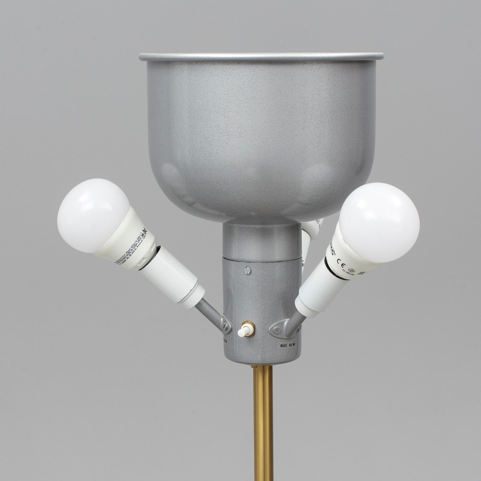 JOSEF FRANK, golvlampa, typ 2148. Firma Svenskt Tenn. - Bukowskis