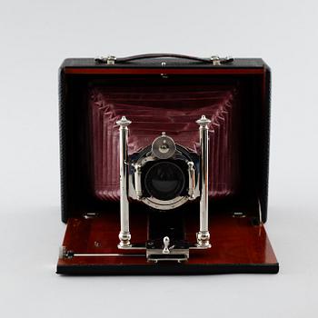 A foldable camera by Dr. Lüttke & Arndt Wandsbek, Germany, first half of the 20th century.
