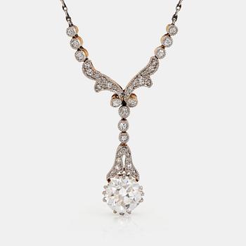 1061. A necklace in 18K gold and platinum with an old-cut diamond ca 1.00 ct quality ca H vs.