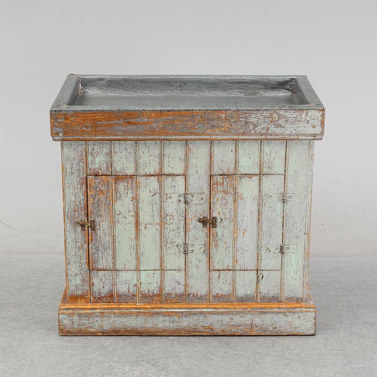 An early 20th Century zink.