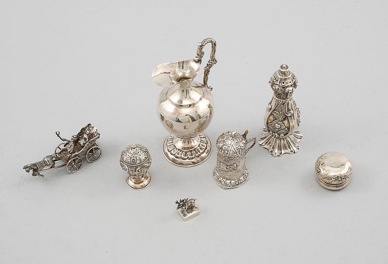 PARTI SILVER, 7 delar, bl a England, 1800-talets andra hälft och 1900-tal, vikt ca 290 g.