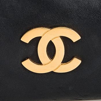 Chanel, an 'Olsen' hobo shoulder bag, 2002-2003.
