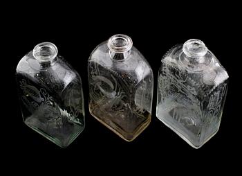 BRÄNNVINSFLASKOR, 3 st, möjligen Cedersberg, 1800-tal.
