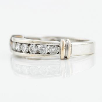Ring in 14K white gold with brilliant cut diamonds.