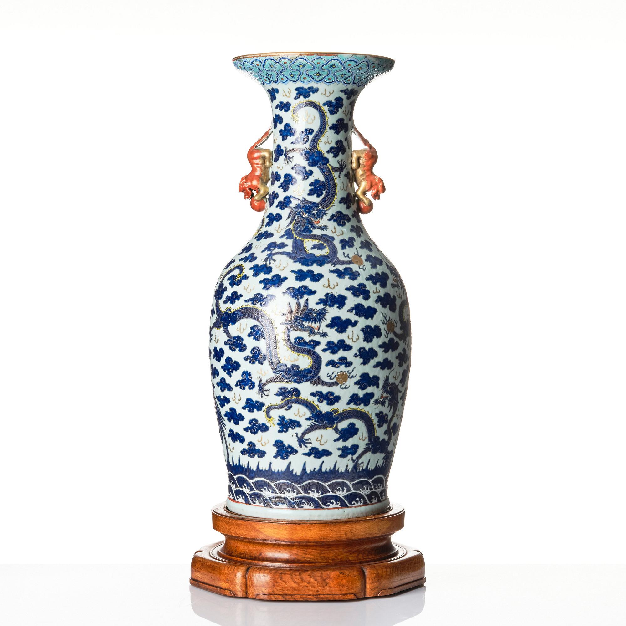 Palatsvaser, ett par, porslin. Qingdynastin, 1800-tal.