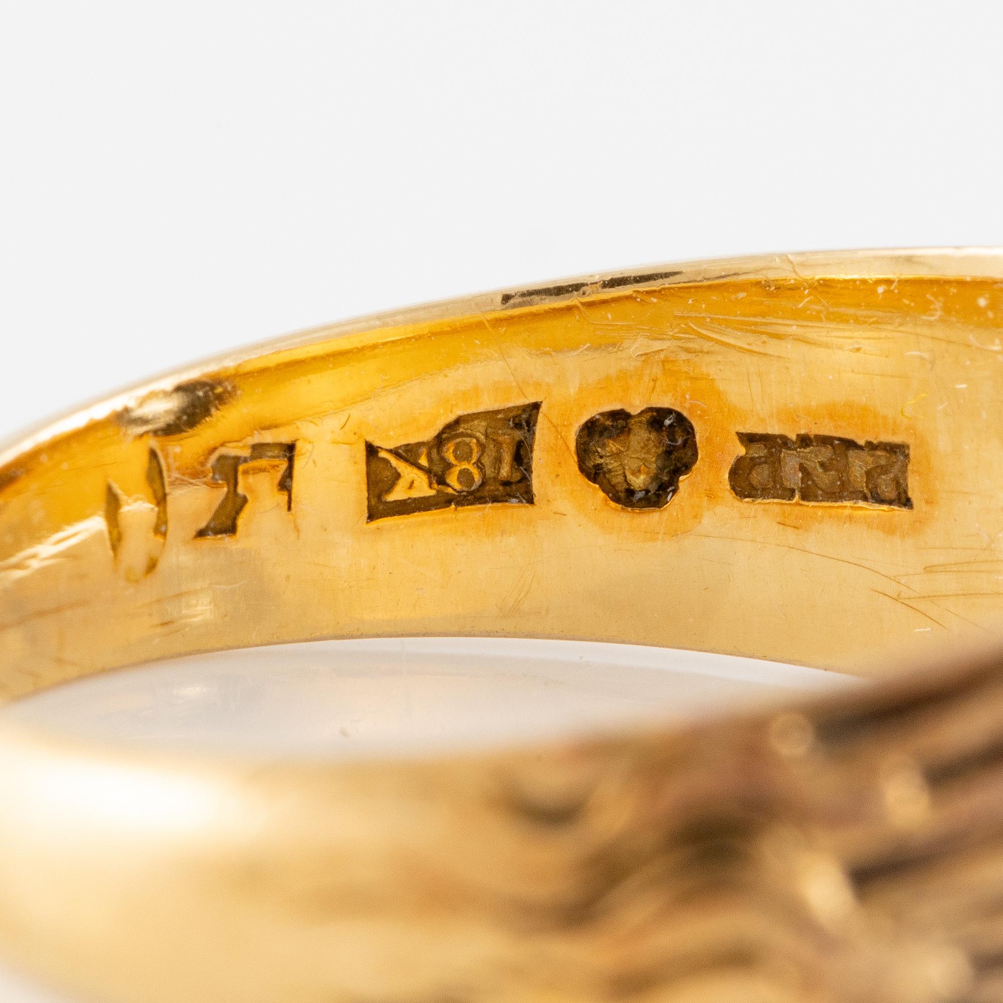 A ring in 18K gold set with an old-cut diamond.