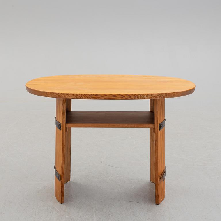 A 1930/40's pinewood table.