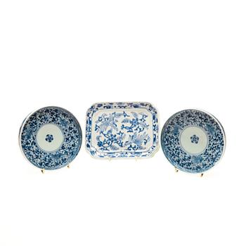 VATI, posliinia, Ming-tyyli, Kiina 1800-luku ja MALJOJA, 2 kpl, posliinia Kiina 1800-luku.