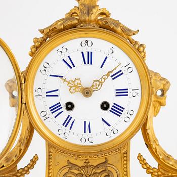 A Louis XVI-style mantle clock, 19th century.