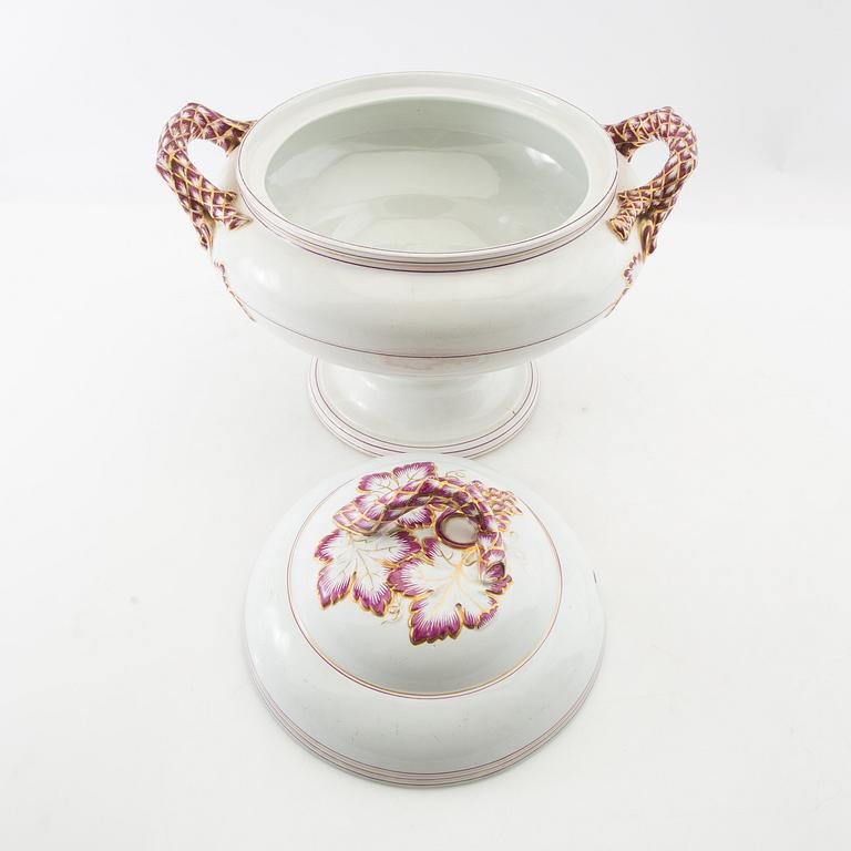 Tureen with lid early 20th century porcelain.