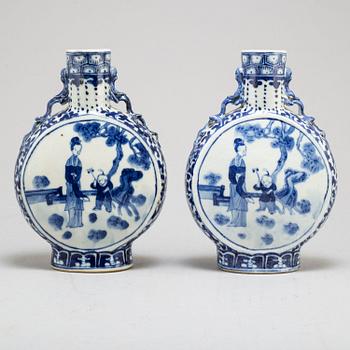 Two blue and white porcelain moon flask, Qing dynasty, Guangxu (1875-1908).