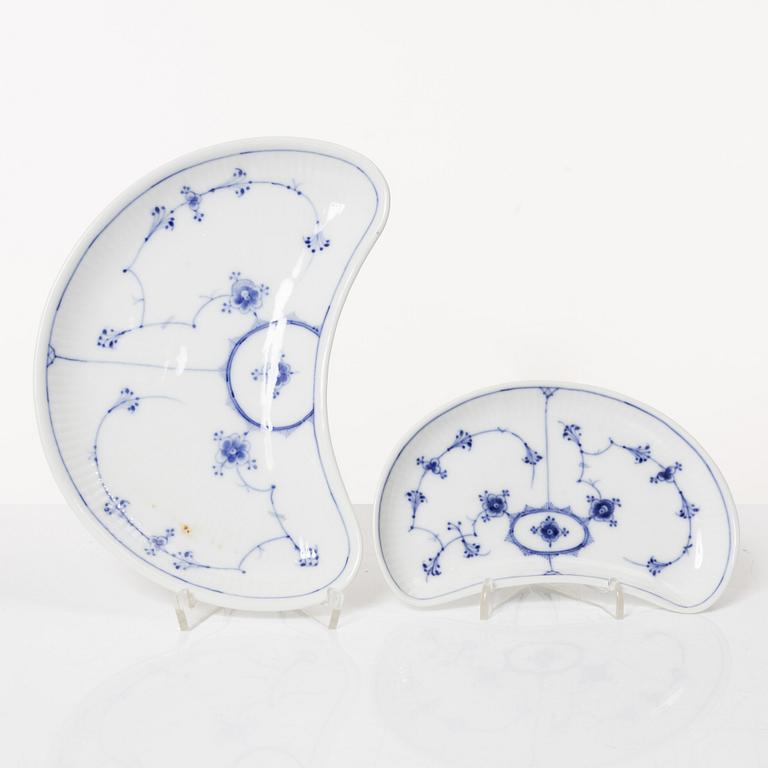 Royal Copenhagen, mat-, kaffe- och teservis, 88 delar, "Musselmalet", Danmark, 1800-1900-tal.