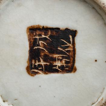 BORDSLAMPA samt VAS, porslin, Kina, 1900-talets första hälft.