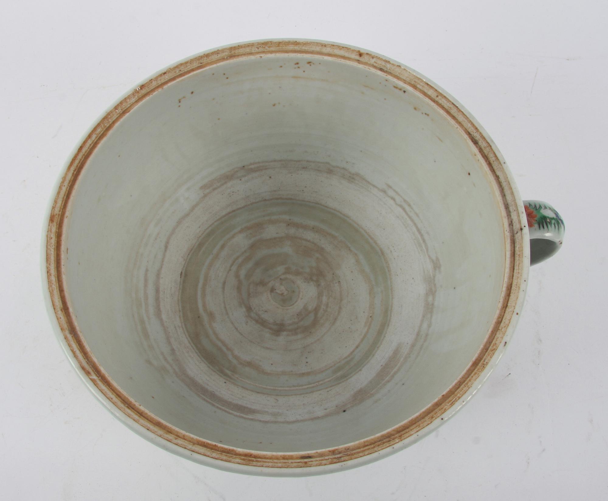 SKÅL med HÄNKEL, porslin, Kina, 1800-tal.