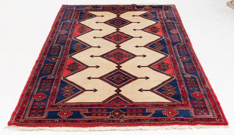 A Hamadan/Koliaiy rug, c. 277 x 153 cm.