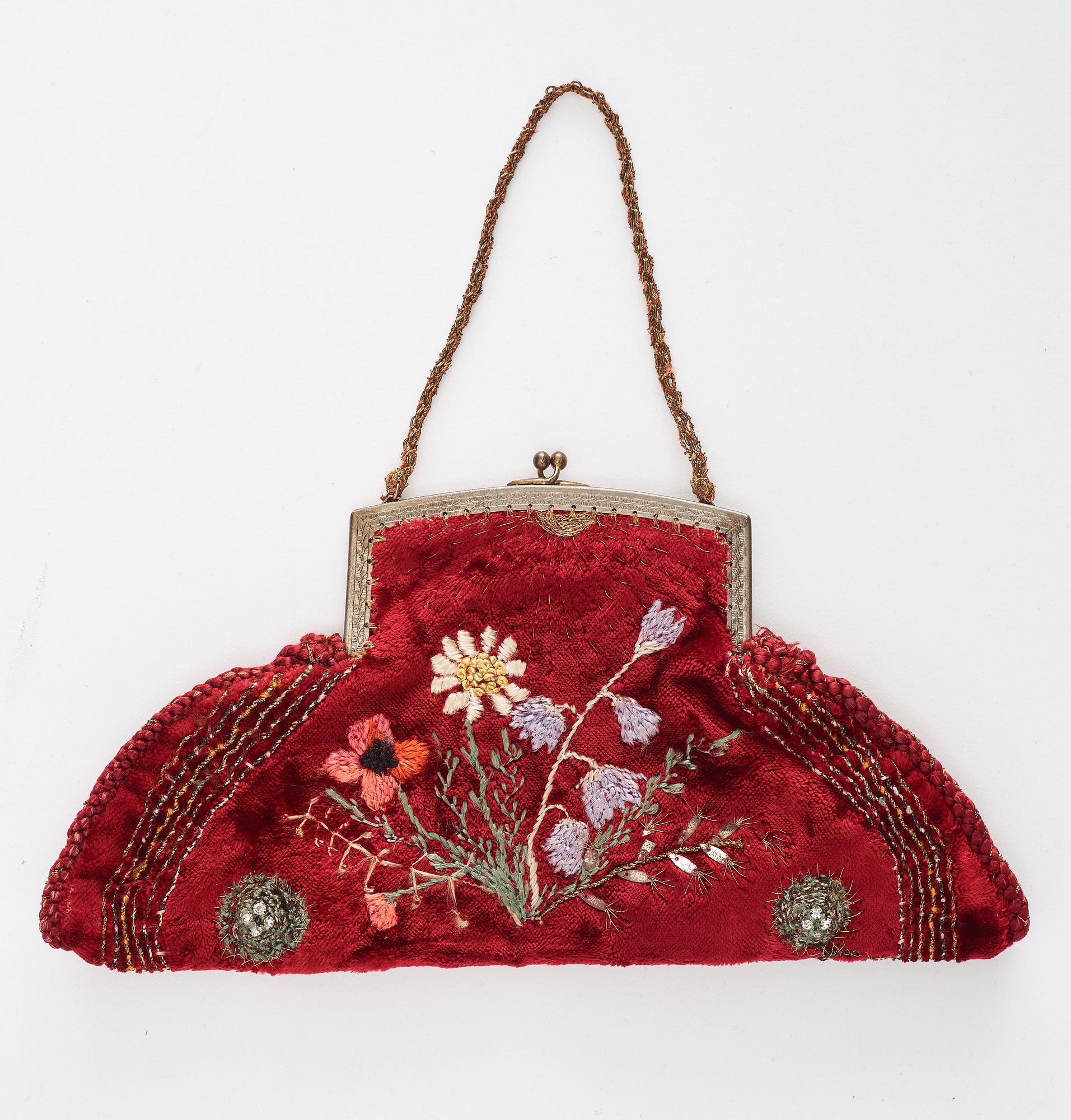 Anna Casparsson, EMBROIDERED HANDBAG, height ca 14 cm, width ca 26,5 cm, designed and embroidered by Anna Casparsson.