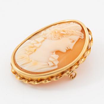 Brooch/pendant, 18K gold with shell cameo.