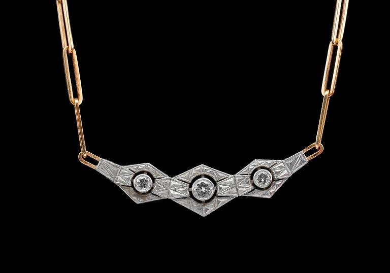 A NECKLACE, brilliant cut diamonds c. 0.34 ct. 18K gold. N. Westerback Helsinki 1965. Length 42 cm. Weight 17 g.