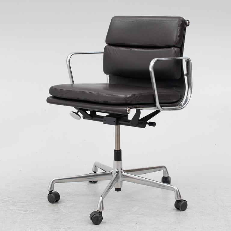 Charles & Ray Eames, office chair, "Soft Pad Chair EA217", Vitra.