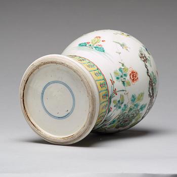 VAS, porslin. Qingdynastin, 1700-tal.
