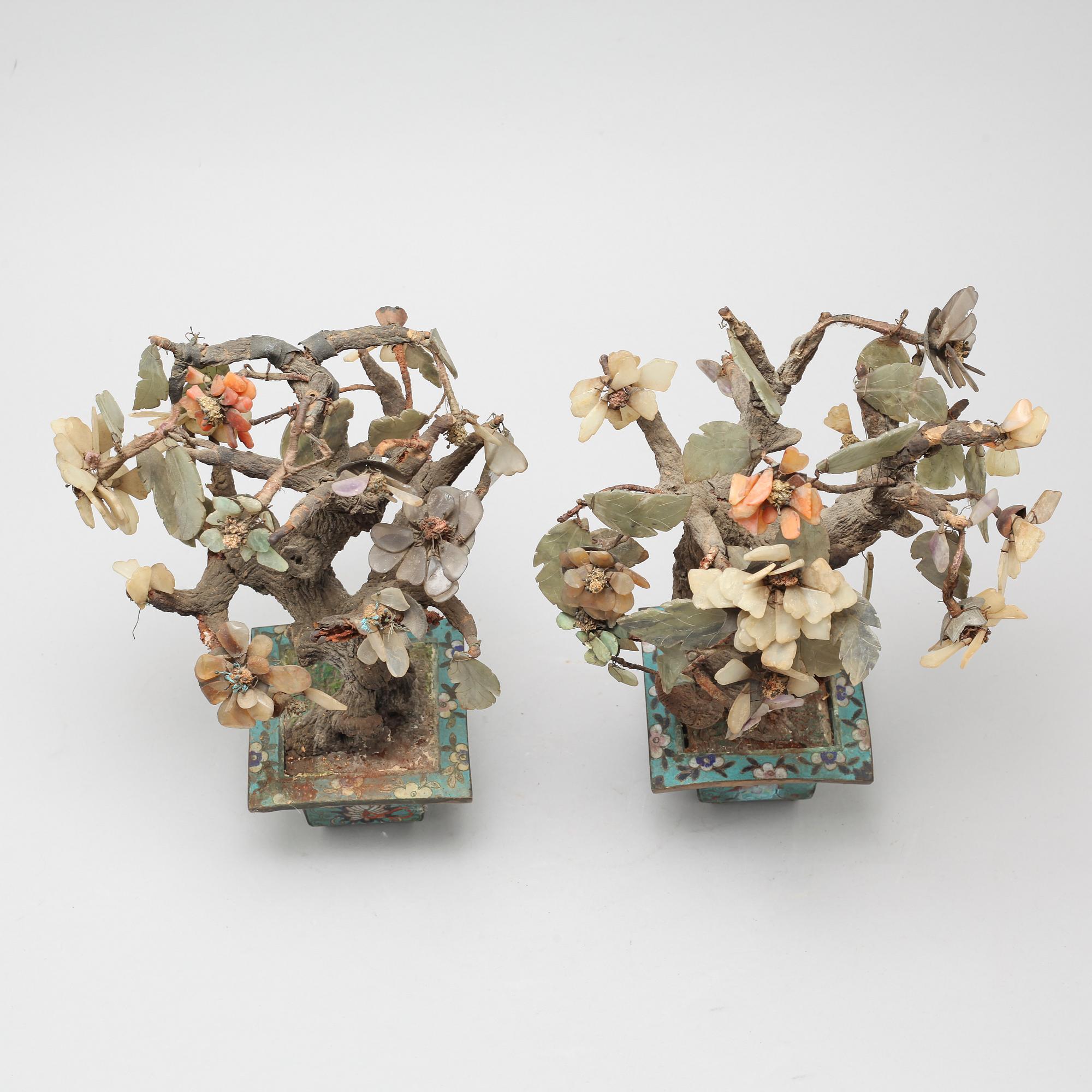 A pair of 20th century table decorations with cloissoné from China.