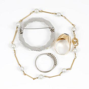 PARTI SMYCKEN, 4 delar, inklusive 2 ringar, brosch samt armband, olika metall. Vikt 14,02 g.