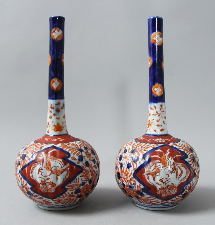 VASER, ett par, Imari, 1800/1900-tal.