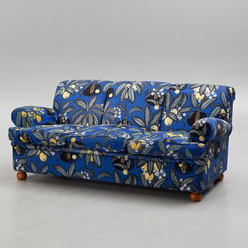 Josef Frank, a model 703 sofa, Firma Svenskt Tenn.