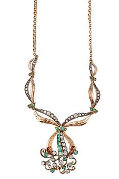 495. A DIAMOND / EMERALD NECKLACE.