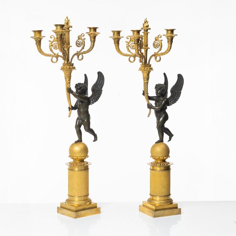 Kandelabrar, ett par, för fyra ljus, Frankrike, 1800-talets början, Empire.