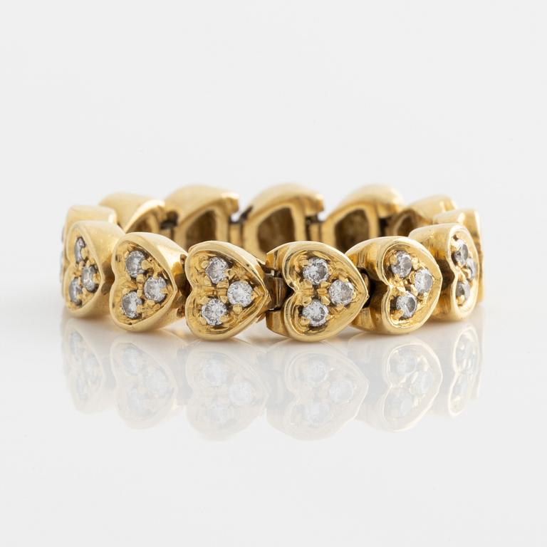 Ring in the shape of hearts with brilliant-cut diamonds.