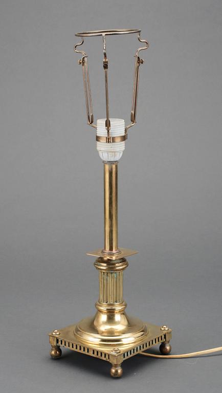 BORDSLAMPA, gustaviansk stil, 1900-talets första kvartal.