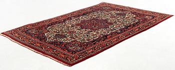 A semi-antique Bidjar carpet, ca 270 x 163 cm.