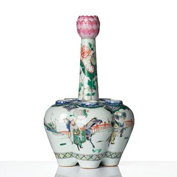Tulpanvas, porslin. Qingdynastin, 1800-tal.