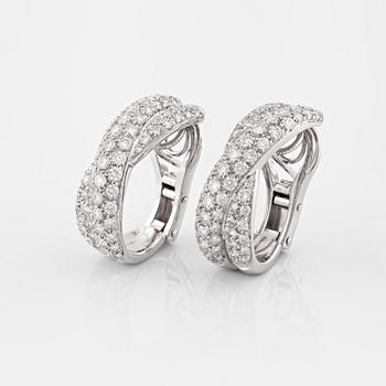 EARRINGS, A pair of brilliant cut diamond earrings 3.06 ct.