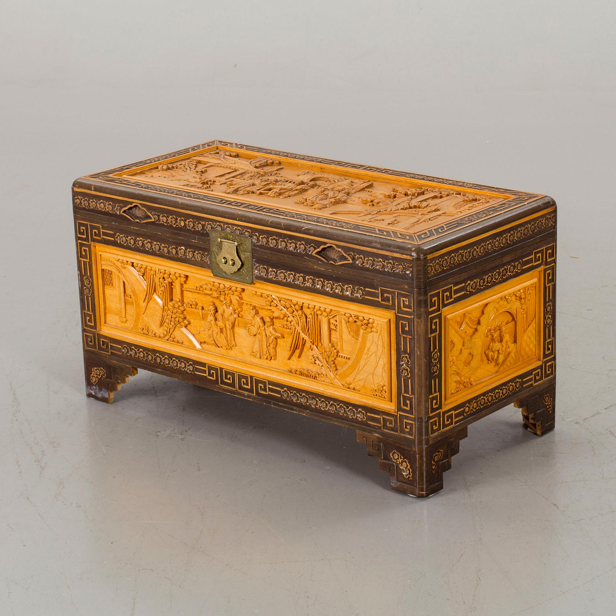 KAMFERKISTA, 1900-tal.