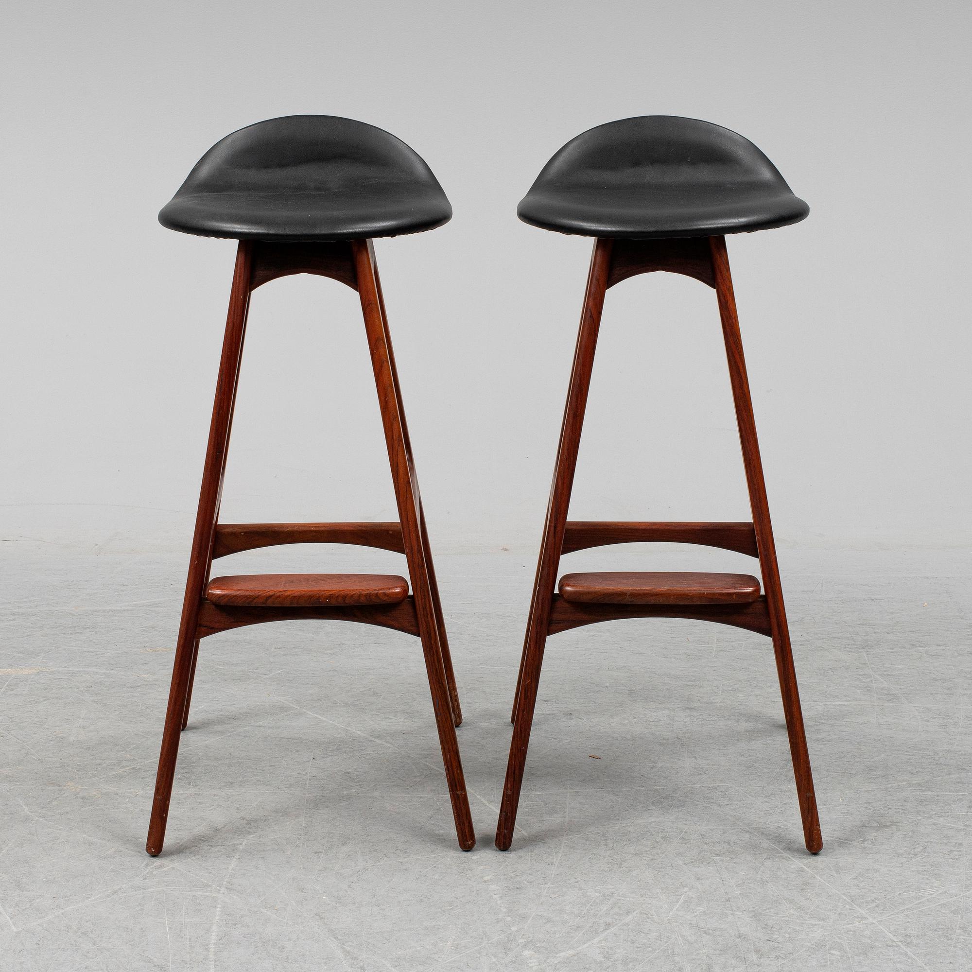 ERIK BUCK, a pair of model 'OD61' rosewood bar stools from Oddense Maskinsnedkeri A-S, Denmark, designed circa 1964.
