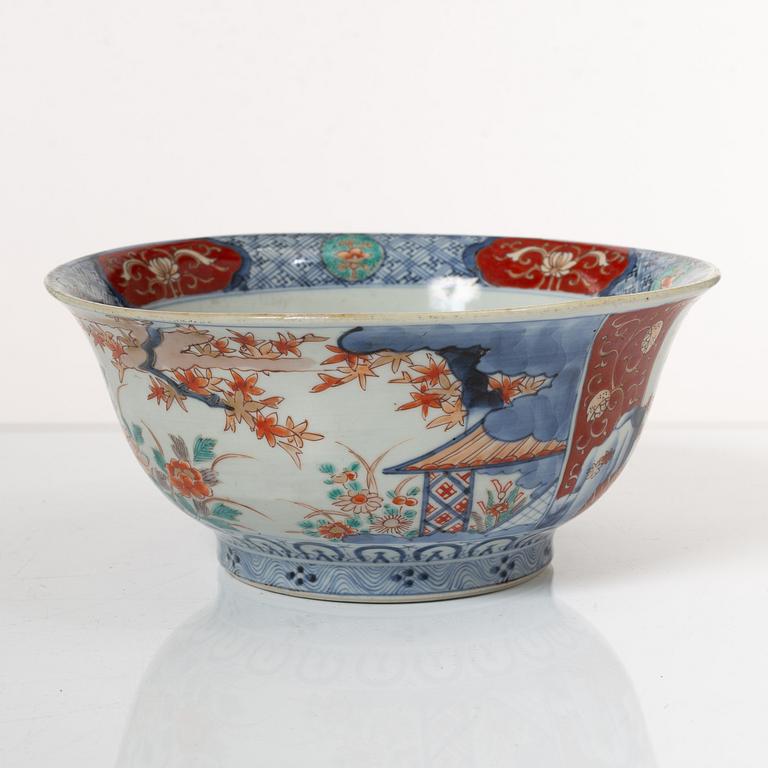 A large Japanese dish and a bowl, Meiji period (1868-1912).